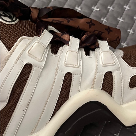 LVuitton Logo Ladies Hi Top Sneakers Size 11 Logo on Laces & Leather  see photos - Picture 5 of 8